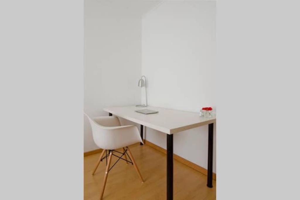 New Office - Free Wifi & Parking - Self Check-in - Daikin Airco Lissabon